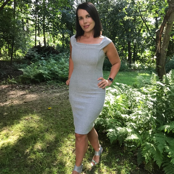 Cynthia Steffe Dresses & Skirts - Cynthia Steffens off-the-shoulder bodycon dress